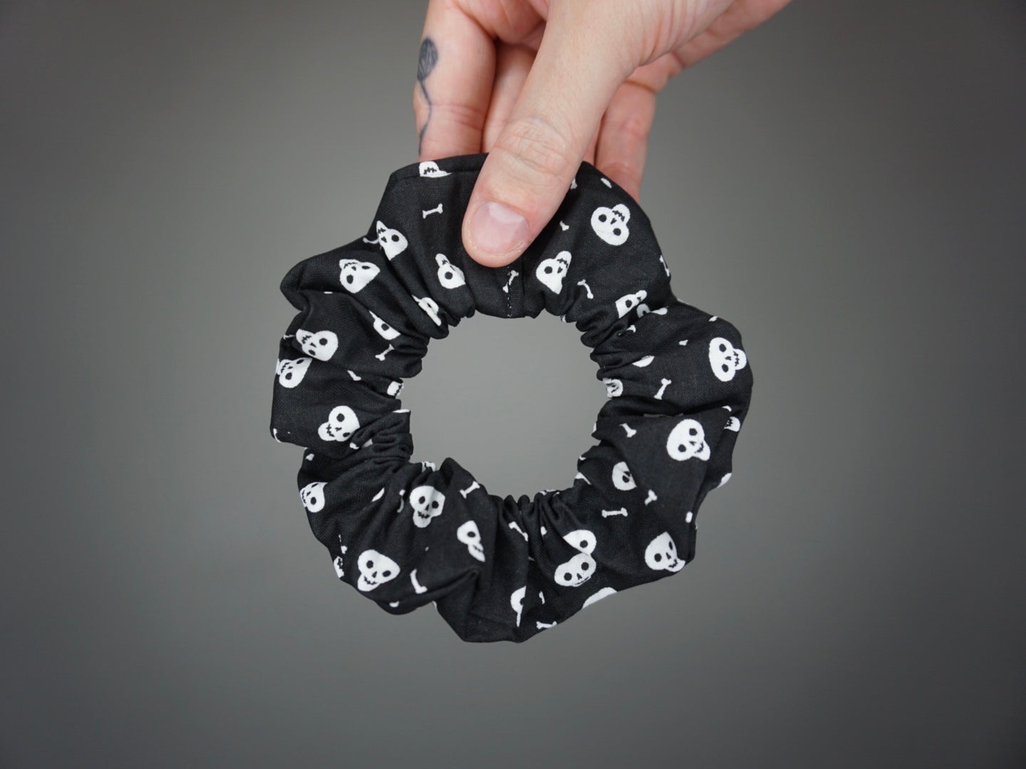 Little Skulls Scrunchie - Glow in the Dark