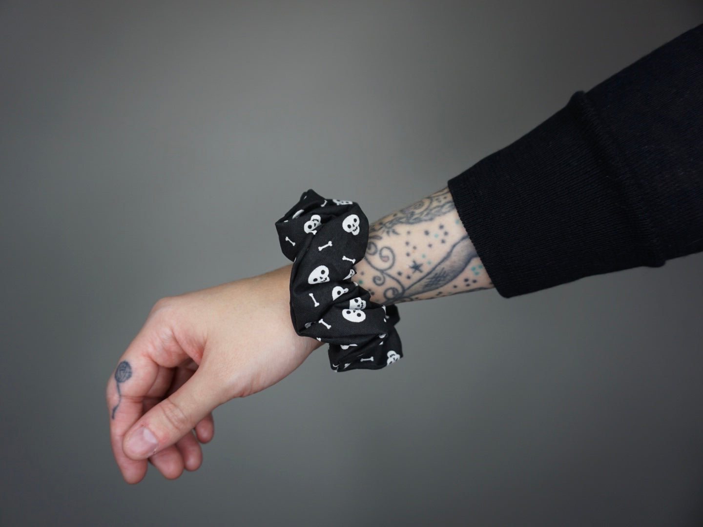 Little Skulls Scrunchie - Glow in the Dark